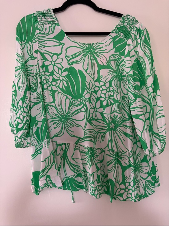 Lilly Pulitzer Tops - VGUC Lilly Pulitzer Aranea Top - Large